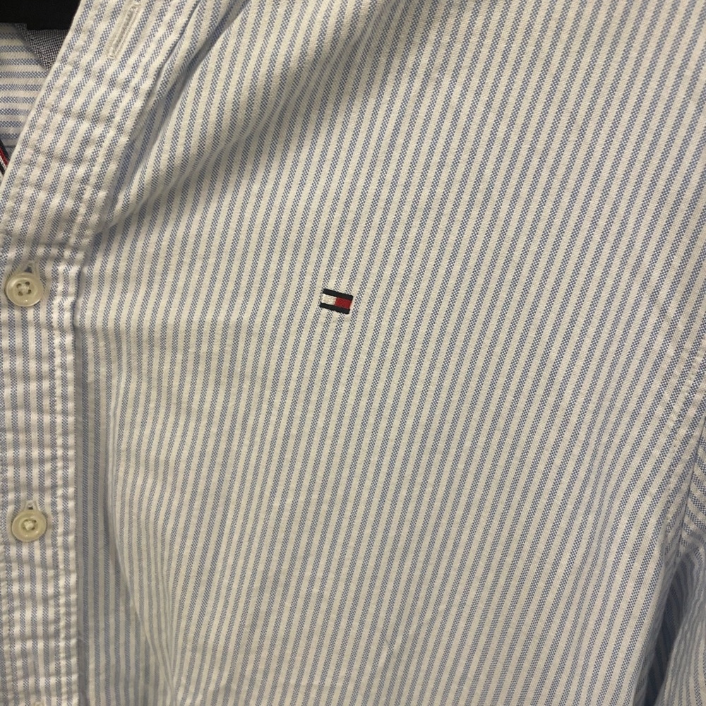 Tommy Hilfiger large button up bait shirt